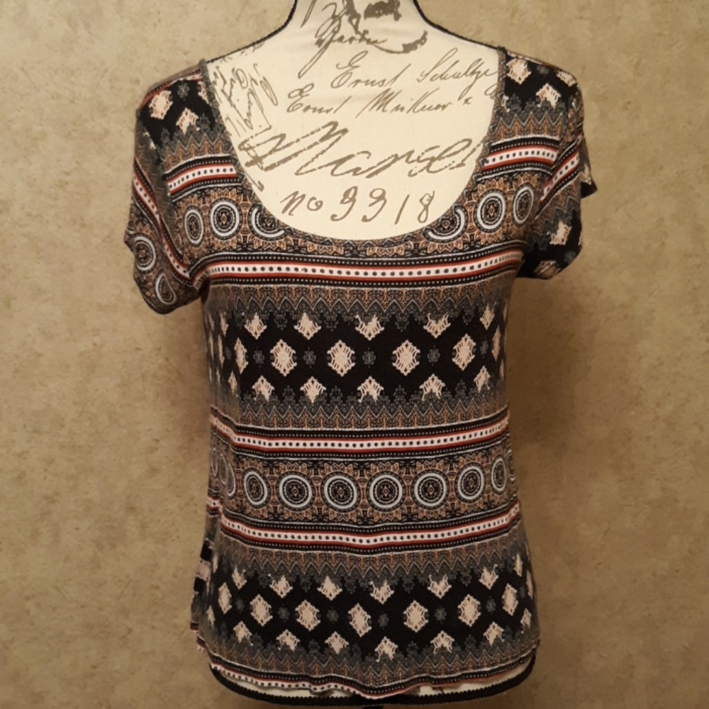 Vintage hippie style and colorful top. Size (L)